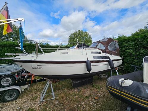 motorboot zeilboot zonder mast