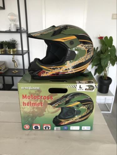 Motorcross helm (gloednieuw) nooit gedragen