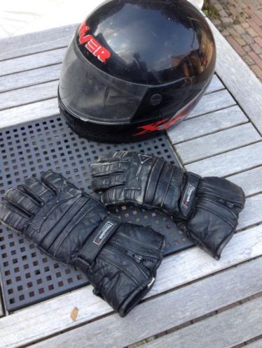 Motorhelm (L59) en leren handschoenen