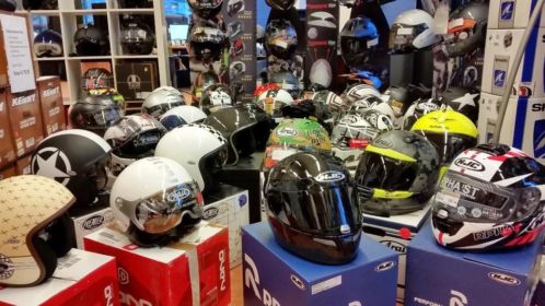 Motorhelmen magazijnleegverkoop gt 1500 helmen in de OUTLET