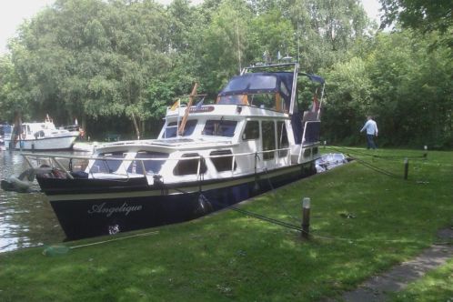 Motorkruiser met bijboot tekoop, inruil sloep mogelijk.