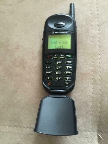 Motorola CD920. Met autolader en netsnoer