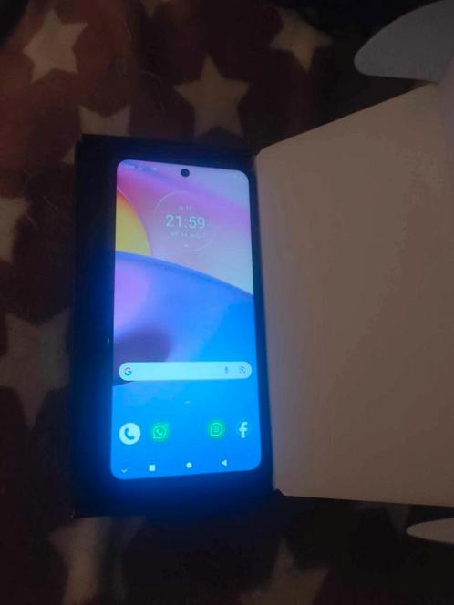 Motorola E40 nieuw. Oppo Reno schade.