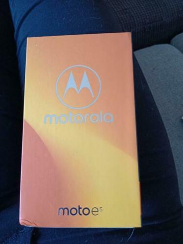 Motorola E5 gloedje nieuw