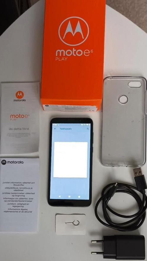 Motorola e6 play telefoon met originele doos, kabel, stekker