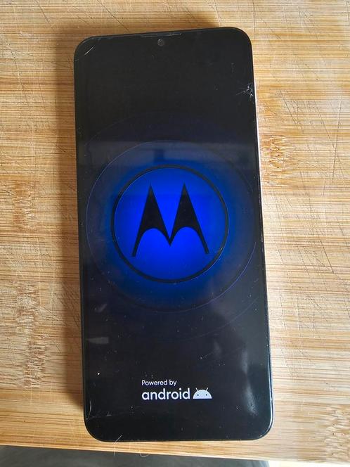 Motorola G30 werkt prima, wel wat barstjes op scherm, TEAB