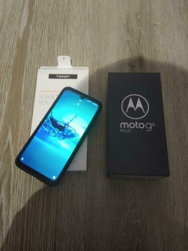 Motorola G8 plus incl. garantie en spigen hardcase