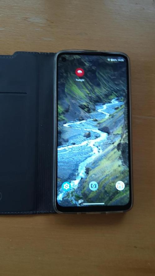 Motorola G8 power dual sim 64 Gb plus 3 hoesjes