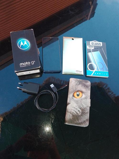 Motorola g8 power lite met hoesje en 2 tempered glass