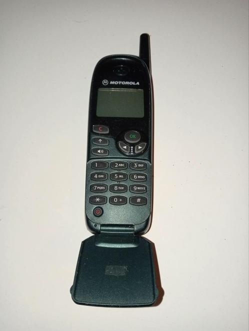 Motorola M3188 oude vintage gsm 1999, met lader en werkend
