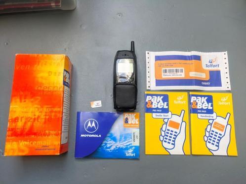 Motorola M3688, vintage mobiele telefoon, in doos