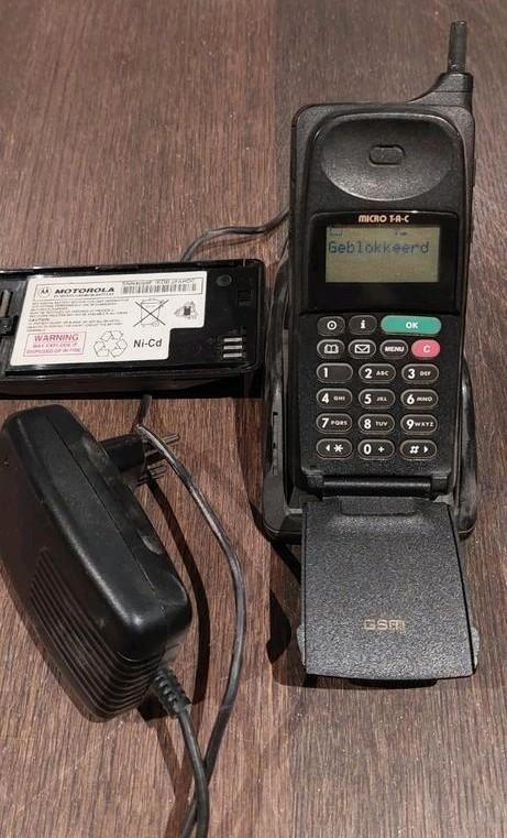 Motorola Micro TAC 8200  -1995- 
