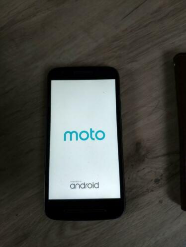 Motorola Moto E3 smartphone met hoesje en doos