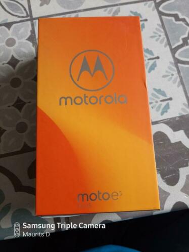 Motorola moto E5 plus 32g in zeer goede staat.