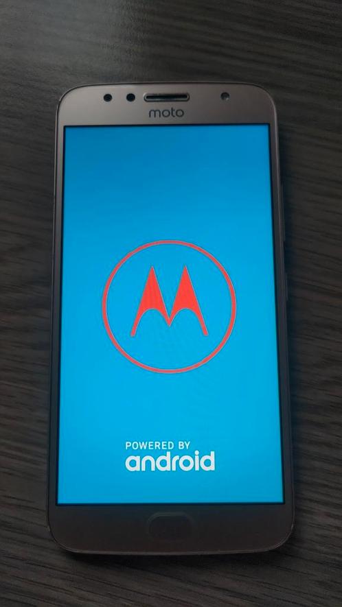 Motorola Moto G5S Plus (XT1805)  met hoesje
