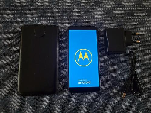 Motorola Moto M5210 met oplader en hoesje