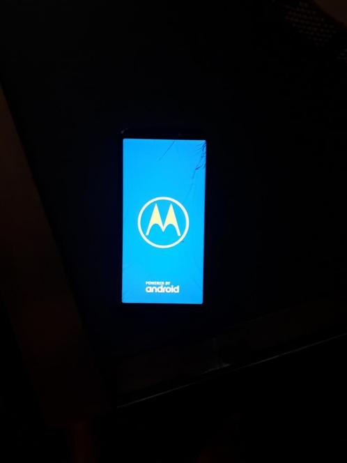 Motorola nieuw helaas scheurtje in het display, 60,-.