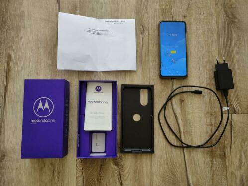 Motorola One Hyper inclusief toebehoren. Kapot scherm.