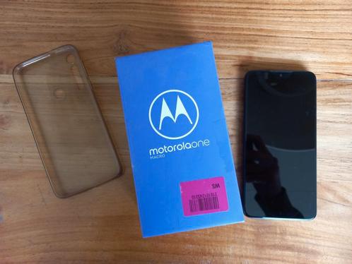 Motorola One Macro (met hoesje)