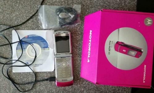 Motorola pink RAZR V3