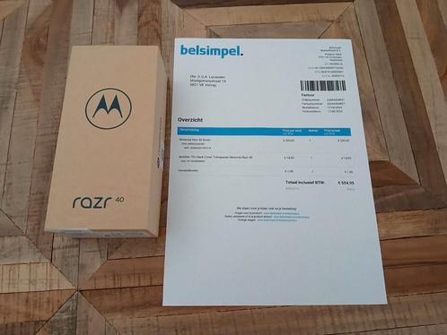 Motorola Razer 40 met Moto Buds.