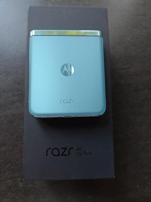 Motorola Razr 40 Ultra met doos en factuur