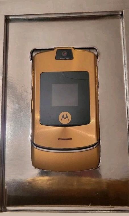 Motorola Razr V3i DOLCEampGABBANA Gold LTD edition 2006.