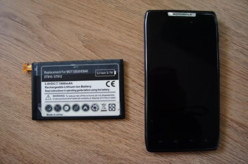Motorola RAZR XT910 met hoesje en extra accu