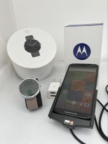 Motorola set  Moto X met Moto 360 smartwatch en autolader
