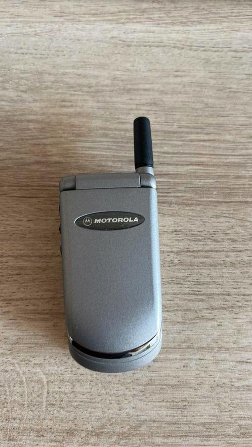 Motorola v3690