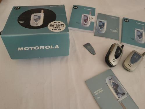 Motorola v66i 2 stuks met toebehoren