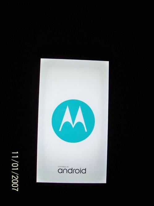 Motorola XT 1068 8GB met oplader