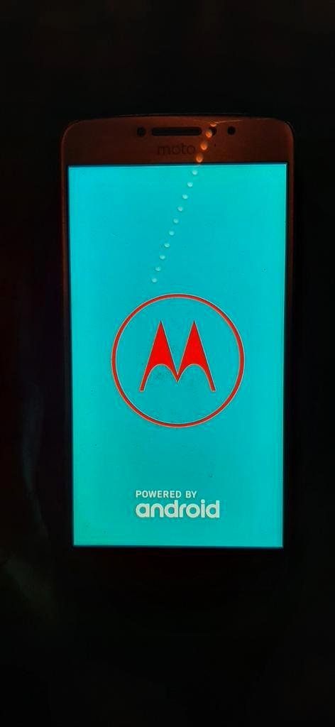 Motorola zit haast geen krasje op en werkt prima