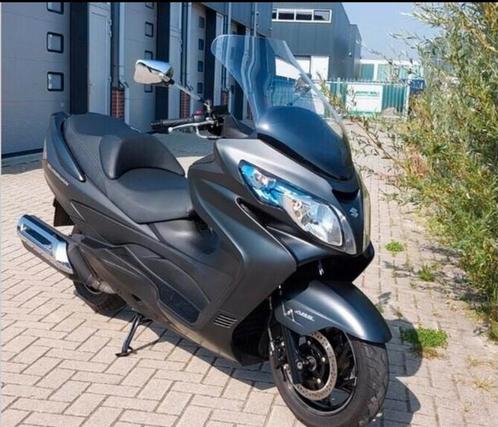 Motorscooter Suzuki AN400 2018 nieuwstaat 8900km