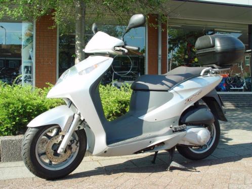 Motorscooter voor fietsgeld HONDA 125 Dylan 1495 2700km