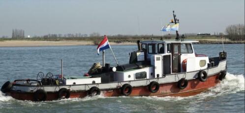 Motorsleepboot met duwsteven en koppellieren.