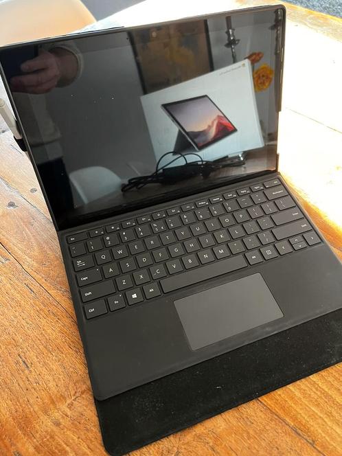 MS Surface Pro 7 8GB, 126GB, Keyboard, Pen, hoes.