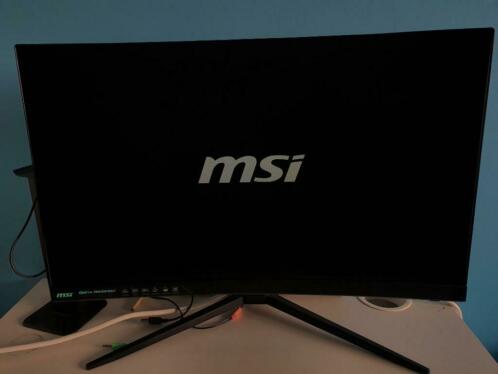 Msi Gaming Monitor met playstation camera en Trust Speaker