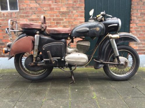 MZ 250 ES met twee zadels en zijspan aansluiting