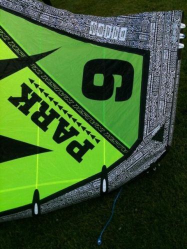Naish park 2012 - 9m kite met bar 