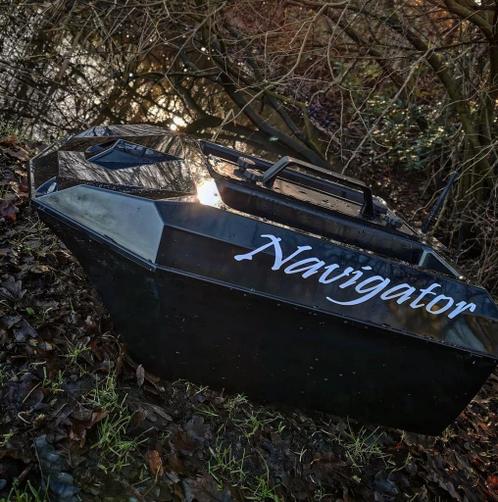 Navigator voerboot met ingebouwde Deeper chirp dieptemeter