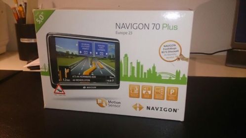 Navigon 70 plus 5034 navigatiesysteem met twee houders 