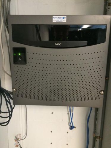 NEC telefooncentrale, met ISDN 15 kaart en 20 telefoons