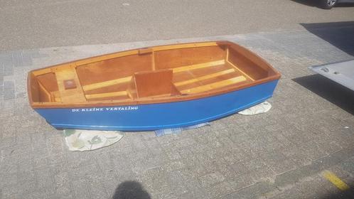 Net klein houten zeilbootje zeilboot