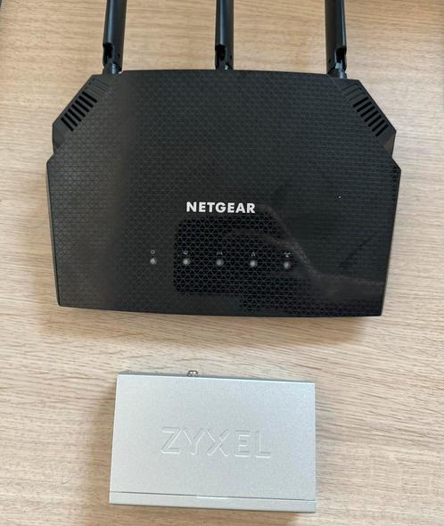 Netgear AX6700 router  Zyxel PoE unmanaged switch