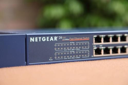 Netgear FS524 24-poorts switch