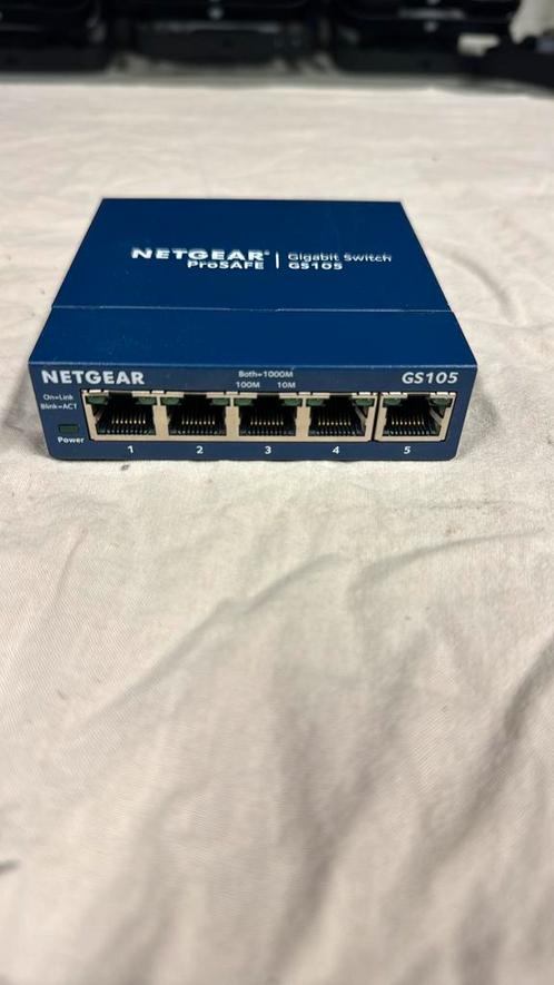 Netgear GS105 5 poorts switch incl voeding.
