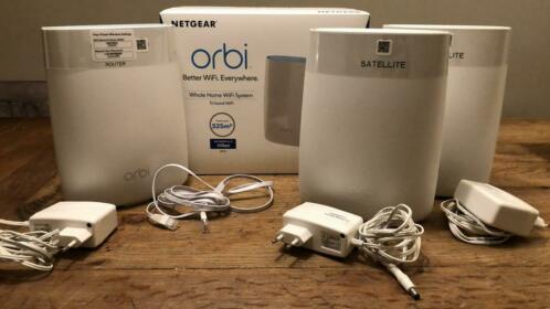 Netgear Orbi RBK53 Multiroom router en twee satellieten