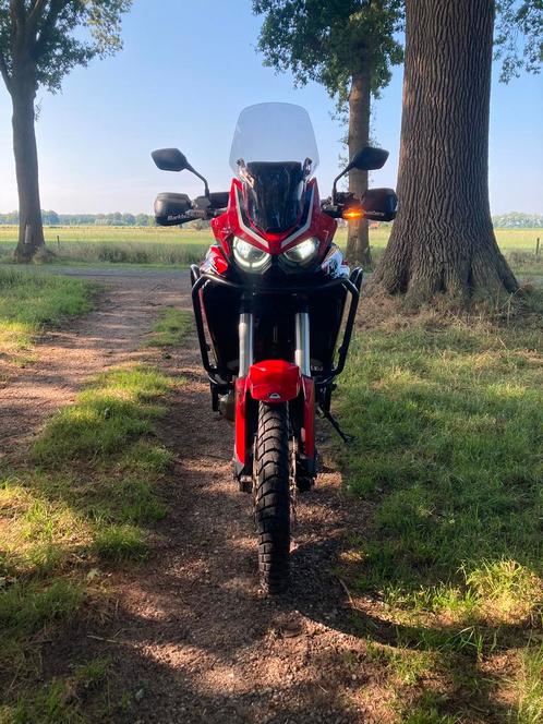 Nette (-13000km) compleet uitgeruste Africa Twin 1100