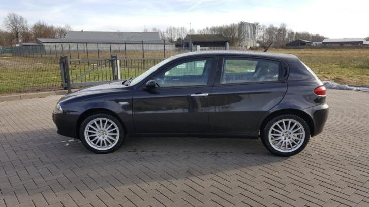 Nette Alfa 147LAGE KM STANDLEERGECHIPT